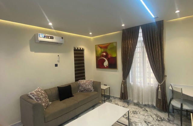 Luxury & Modern Self Check-In Apts near Airport M04b