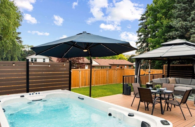 Luxury Nature Haven: Swim Spa & Upscale Comfort