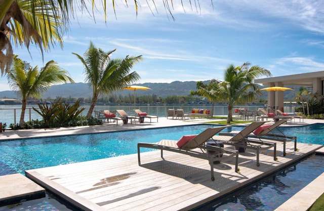 Luxury Oceanfront Residence Condo