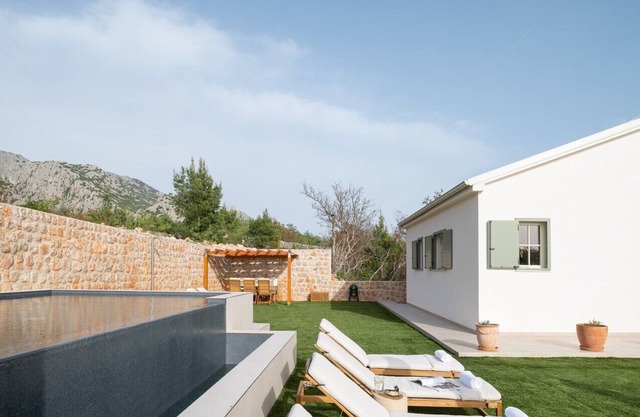 Luxury Villa Casa Sorelle seaview infinity heated pool, bbq, family