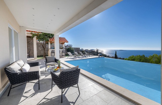 Luxury Villa Vesna with pool, jacuzzi, sauna and gym