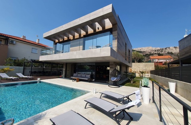 Luxury villa with a swimming pool Baška, Krk (K-19534)