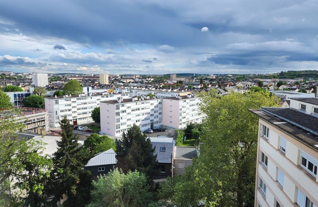 Magnificent apartment ideally located near the city center.