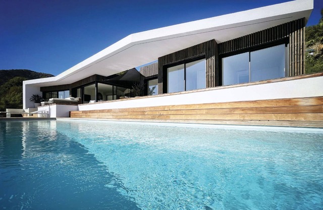 Magnificent contemporary villa with beautiful sea view, heated swimming pool