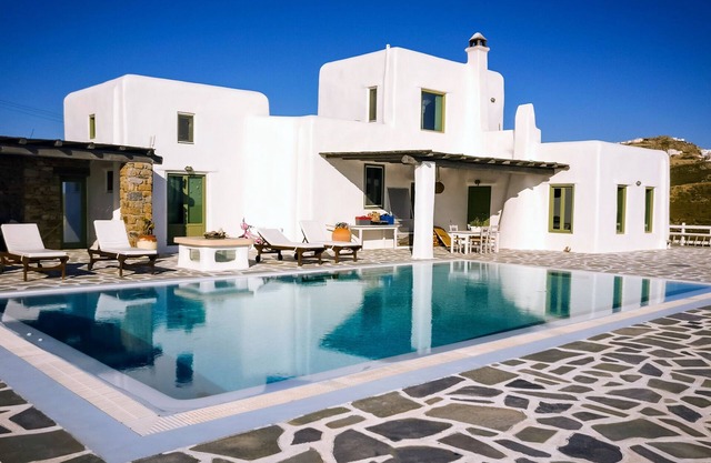 Magnificent views - Huge pool