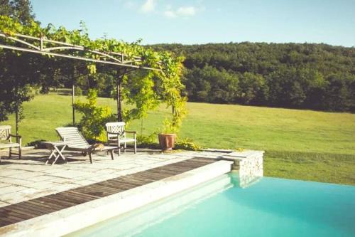 MAISON 8 à 10p, piscine, parc, campagne sans voisin en Drôme provençale