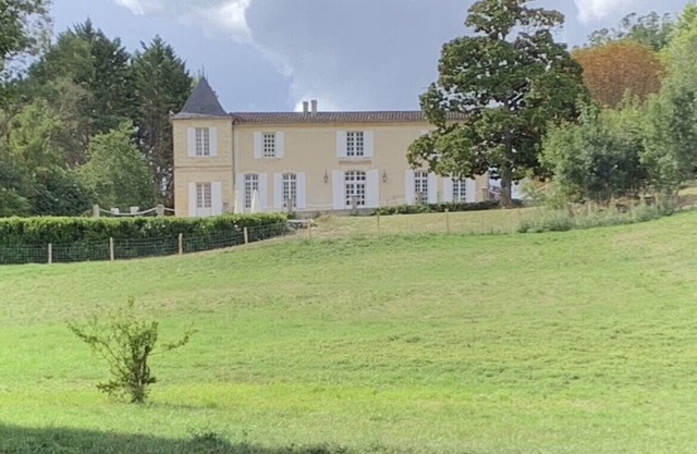 Maison Indépendante Dans un Château de Charme Avec Piscine Proche de St Emilion