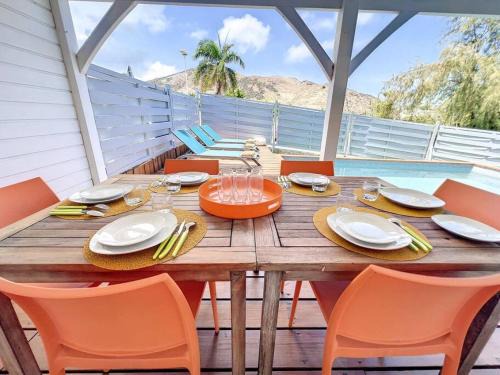 Maison Ti Case, private pool, next to Pinel Island