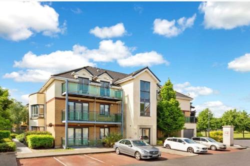 Malahide Superior Large Serviced Apartment - Sleeps 6