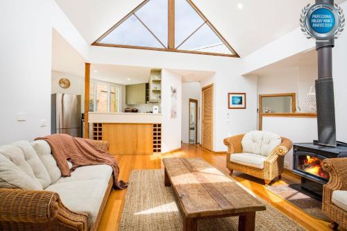 Malda's Retreat - Pet Friendly Absolute Beachfront