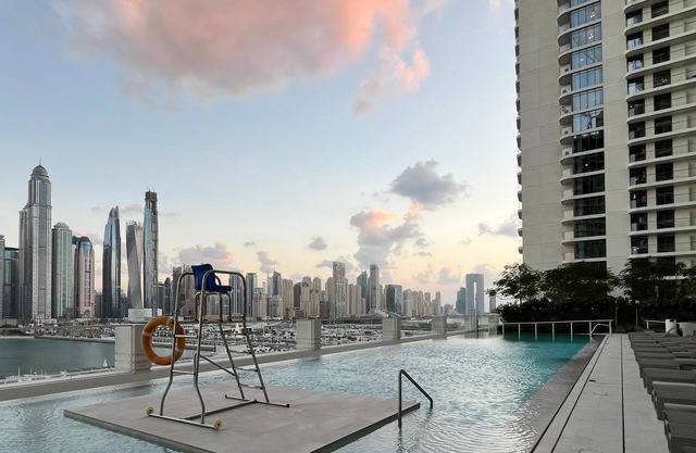 Manzil - Stylish 1BR in Emaar Beachfront