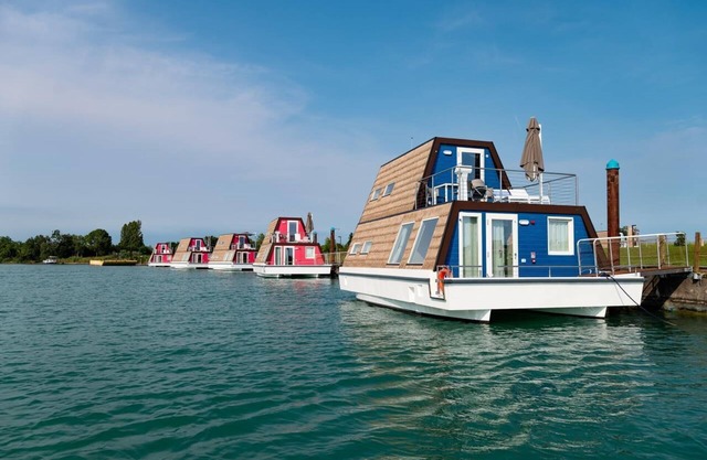 Marina Azzurra Resort Houseboat River für 6 Personen