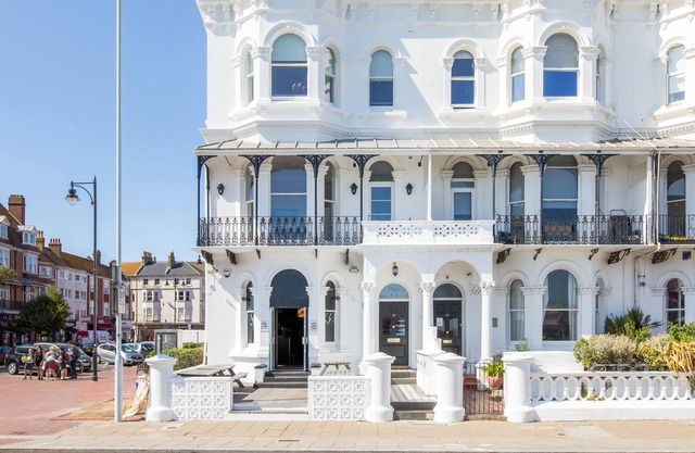Marina Vista - Luxury Seafront Apartments