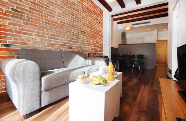Market Building! Perfect for business travelers and big groups!