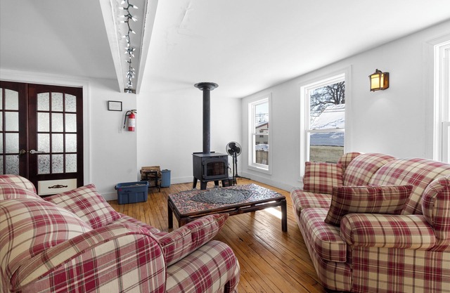 Massive Group Chalet w/Spa, fireplace, 9 Bedrooms, Huge Spaces – Up to 38