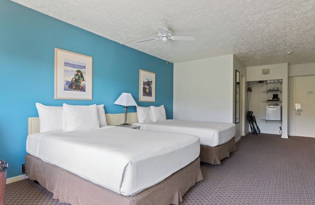 Maui Escape! Harbor Views, Outdoor Pool, Short Drive to Maui Tropical Plantation