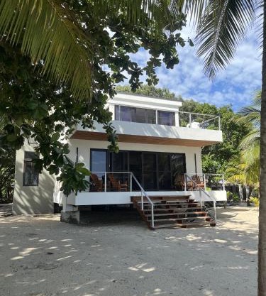 Mayatai Beach Villa - Elegant 2BR Beachfront with Stunning Ocean Views