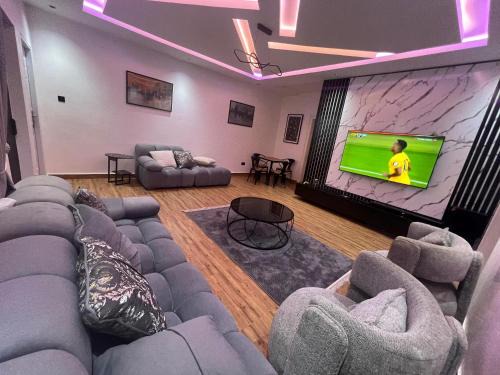 MedeHeights Apartments