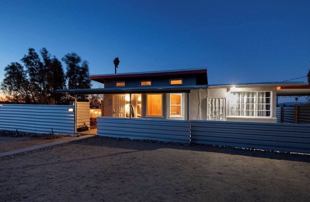 Mid Century Home~3 Miles from JTNP/9M Marine Base
