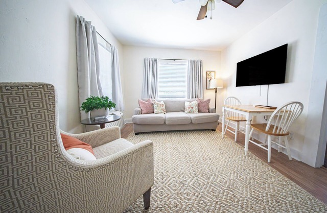 Midtown Comfort 2 BDR Flat - 18B