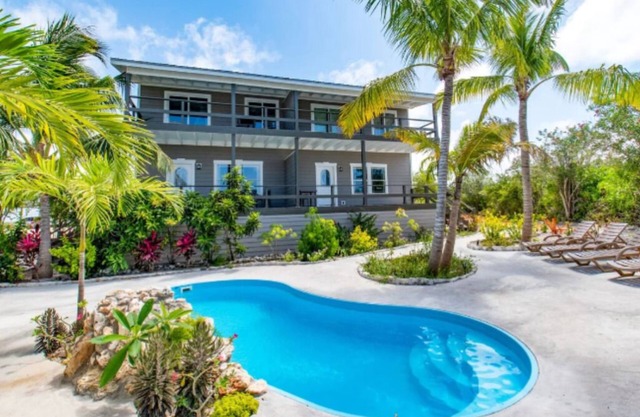 Migrate Beach Chalets #2, sleeps 7. N Palmetto Point. WiFi. AC. Pools. Paradise!