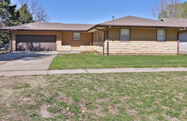 Milford lake home near boat ramp, Flag Stop Resort & Fort Riley