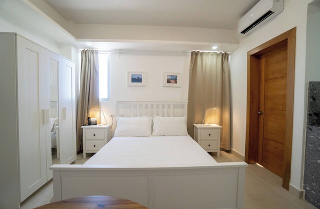 Minimalist Apartment Studio - Sea View