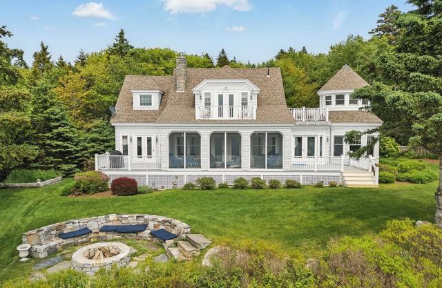 Miradon Ocean Estate: Expansive Ocean Views