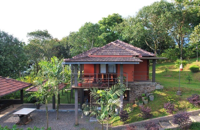 Misty Hogans Hill Station Stay | Entire Stay Near Munnar | Sleeps 10