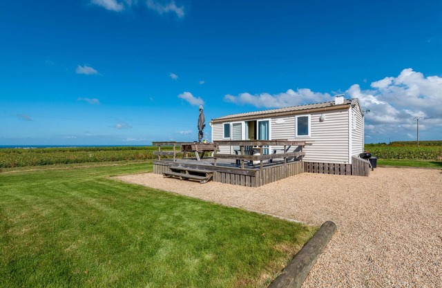 Mobile Home 'Ty Reuniou' with Sea View, Private Terrace and Private Garden