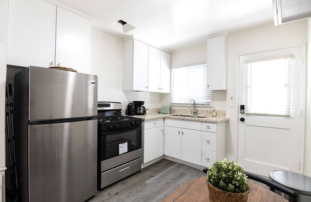 Modern 1BR Apartment Prime Location