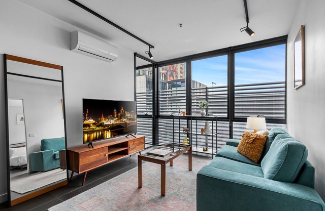 Modern 2-Bed Inner City Pad With Swimming Pool