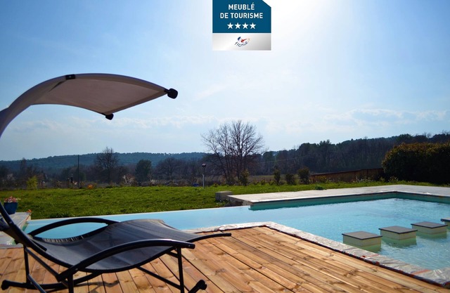Modern air-conditioned villa, rated 4 stars+large heated swimming pool+beach volleyball court