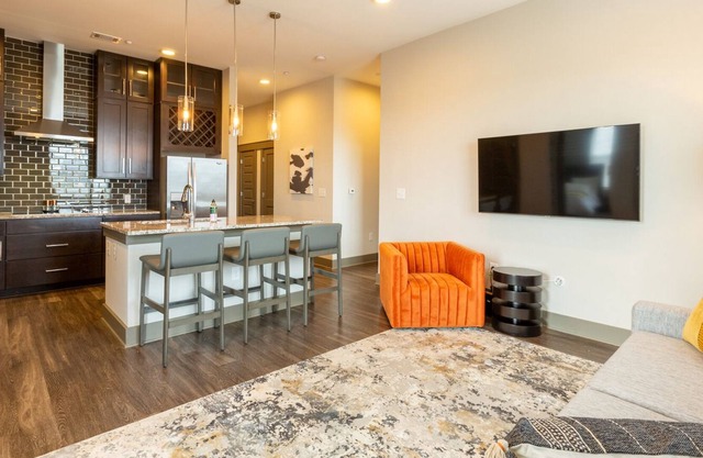 Modern Apartment in Prime Location (ID917)