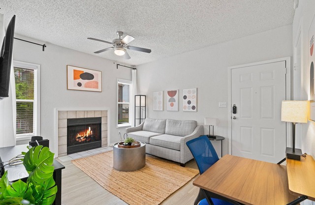 Modern Apartment near the Domain w/King Bed