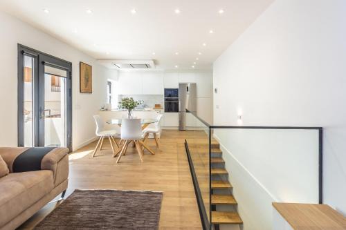 Modern Balcony House - Solarium Terrace - Parking