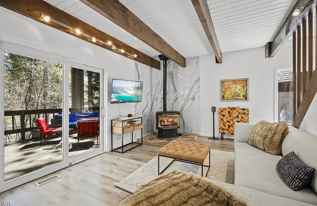 Modern Cabin w/Large Deck, Wood Stove & Access to Incline's Outdoor Wonderland!