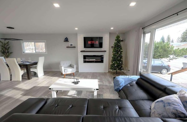 Modern Charm | Full House | Free WI-FI