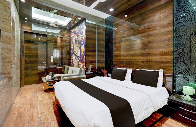 Modern Comfort Stays at Swarop Nagar Kanpur