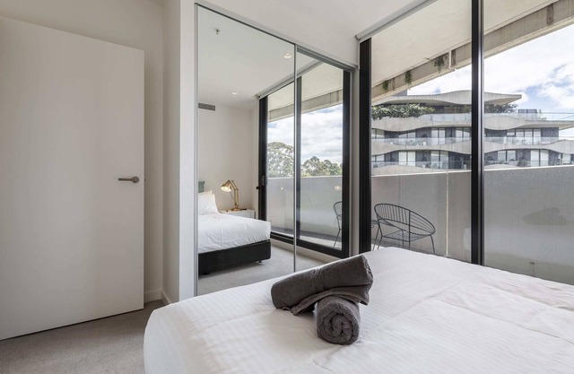 Modern Cozy Escape: Nature & City Lifestyle Awaits