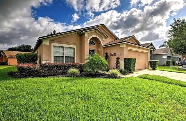 Modern House w/FREE 1st Morning Breakfast & unlimited Heated Pool !