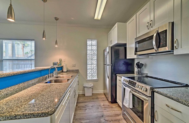 Modern Island Condo w/Pool: Steps to the Beach!