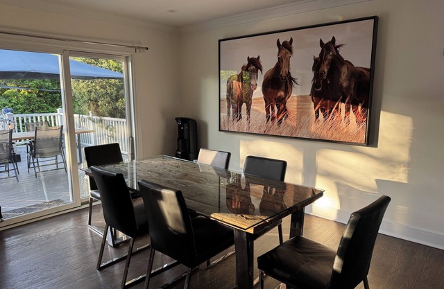 Modern Jericho 3BR Top Floor, Walk to everything