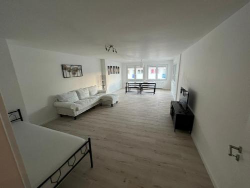 Monteurwohnung mit Balkon und 4-Zimmern