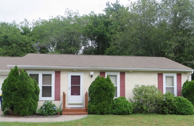 Monthly Summer Rental in Bonnet Shores - Private Neighborhood Beach