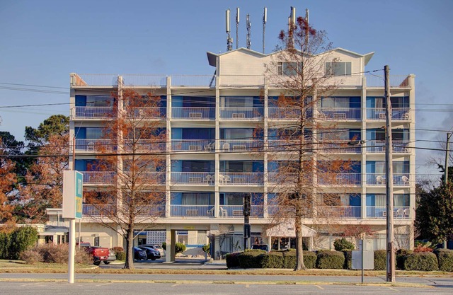 Motel 6 Norfolk, VA – East Little Creek
