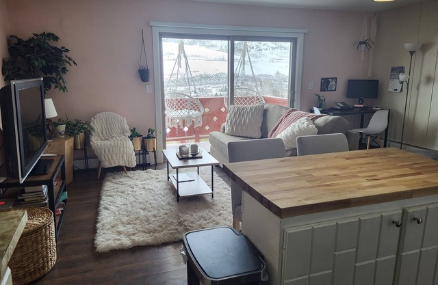 Mountain Views in Cozy 1 Bedroom