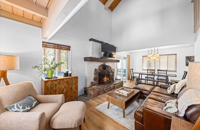 Mountaintop Retreat | 5 Minute Stroll From Diamond Peak Ski Resort