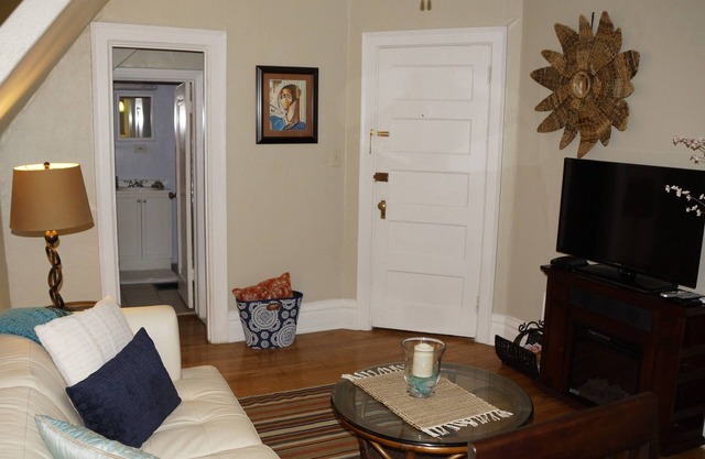 Must See! CLEAN Charming Quiet, Walk/Bike Everywhere #3