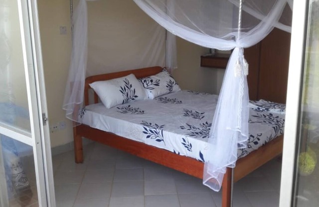 Myles Studio near Serena Hotel, Shanzu Beach